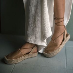 NWT Alohas Camel Brown Leather Espadrilles Straps